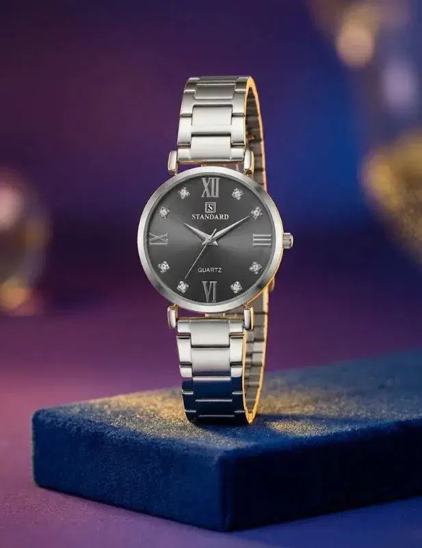 Standard Luxury Design Stainless Steel Roman Numbering Dial Attractive Watch For Ladies