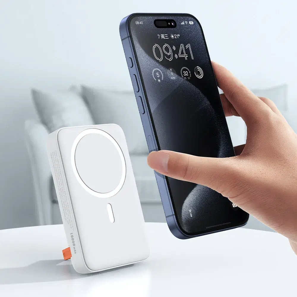 MCDODO MC-5100 20W Magnetic Wireless Charging 10,000 mAh 1C Power Bank with phone Stand White