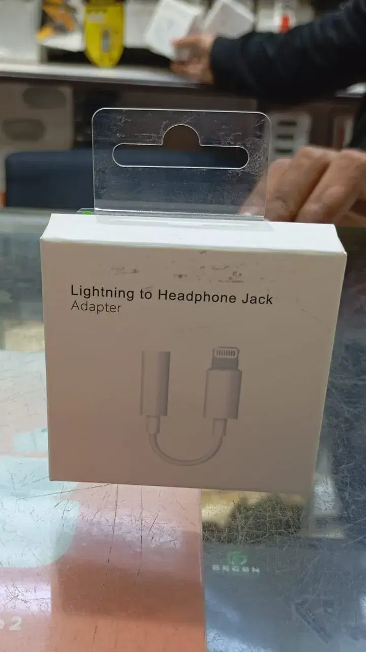 Lightning to 3.5 mm Headphone Jack Adapter l IOS