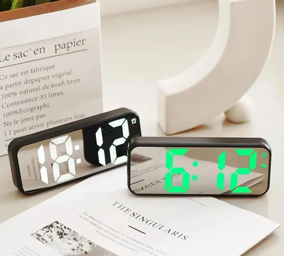 Mirror Digital Table clock with alarm clock, thermometer and calendar .. Multifunctional DS-3821L