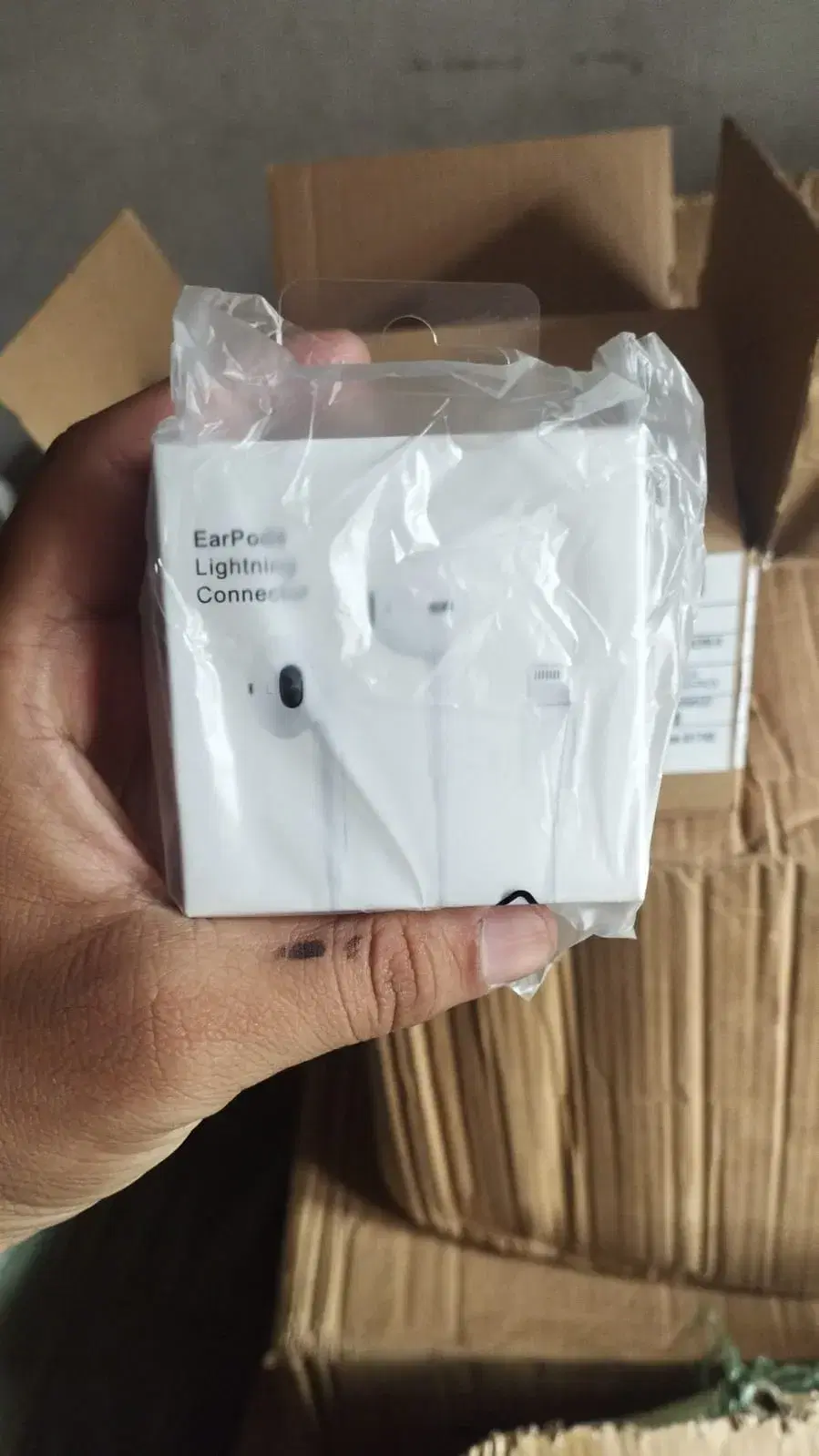 Lightning Earphone No Bluetooth Connection Required