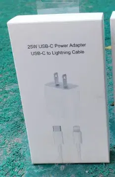 25W USB-C Power Adapter USB-C to Lightning Cable