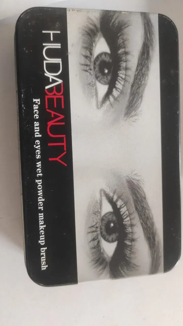 HudaBeauty Face and Eyes Wet powder Makeup Brush 12pcs Brushes in a Box