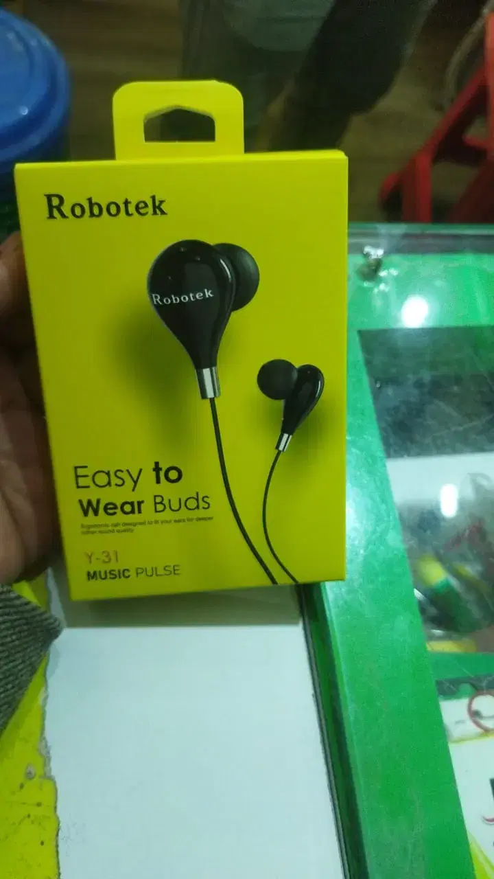 Robotek Y-31 Wired 3.5mm Jack Earphone Good Sound And Bass