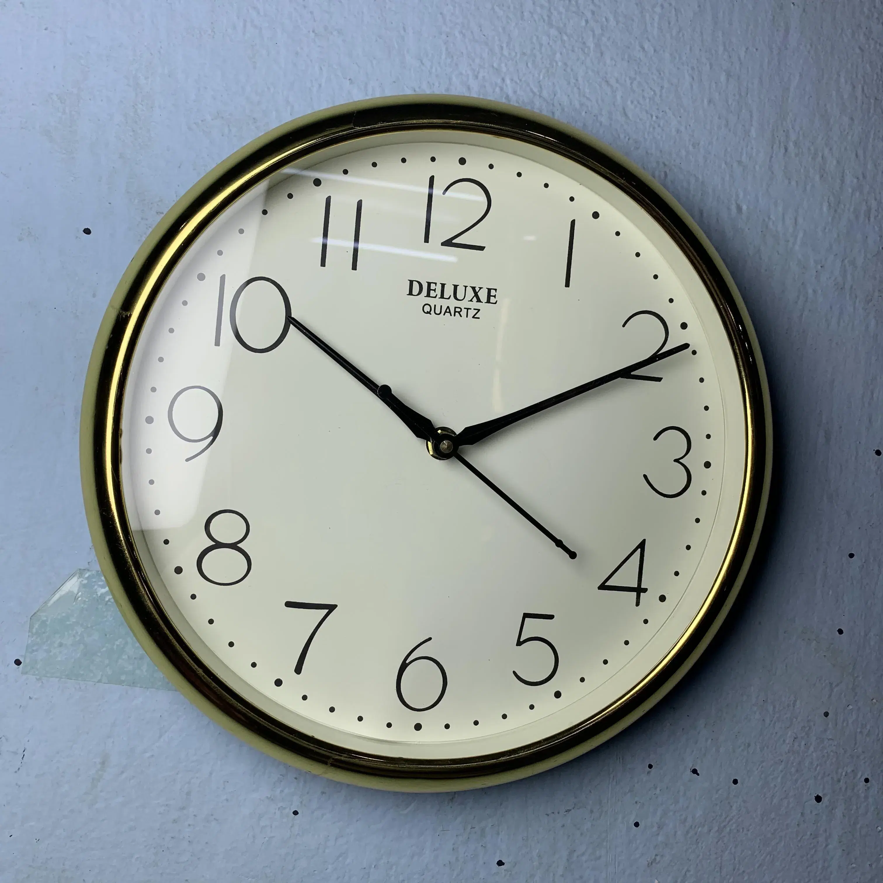 Round Shape Numbering Dial With Clear Visiblity Durable Quality Attractive Model Wall Clock