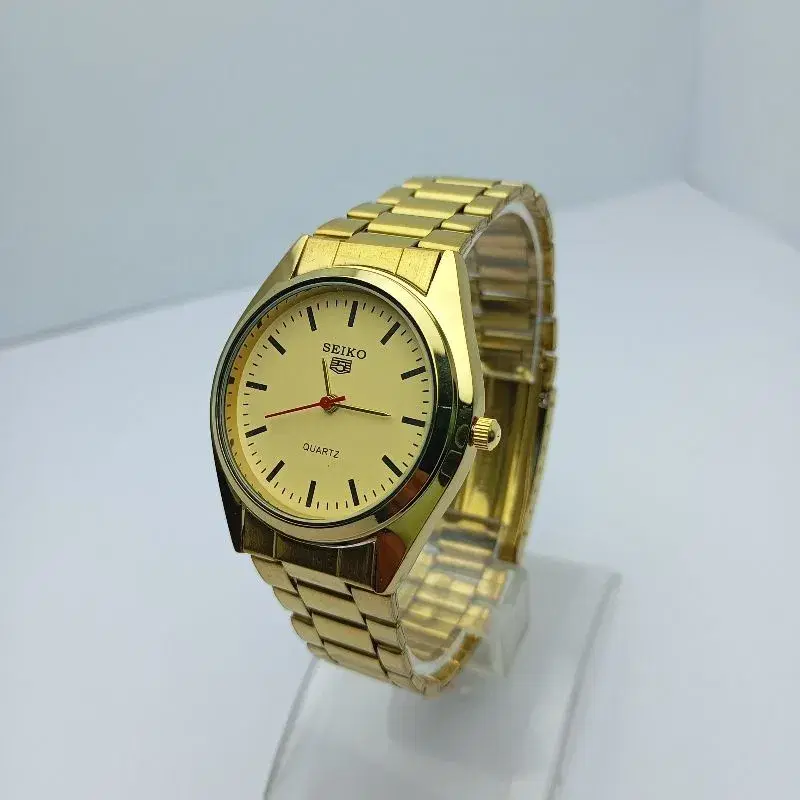 Round Dial Stainless Steel Round Index Gold Dial Gold Chain Quartz Movement Watch For Men