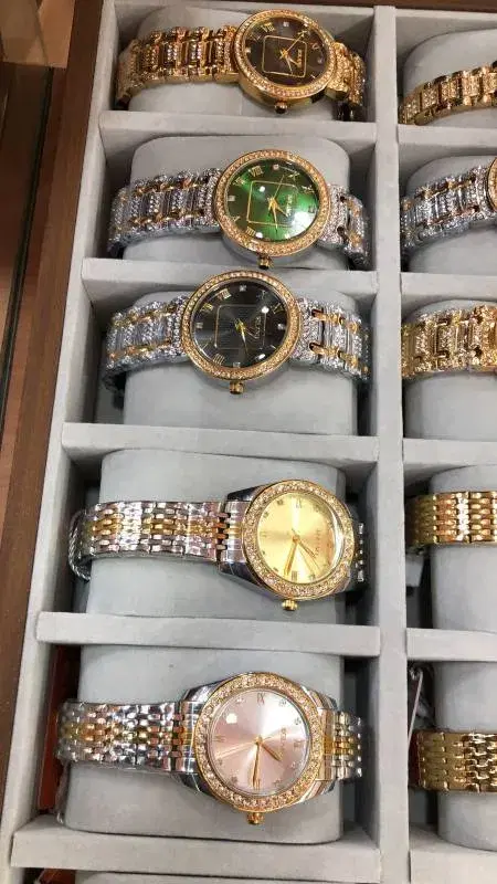 Bolano elegant-looking roman dial Watches