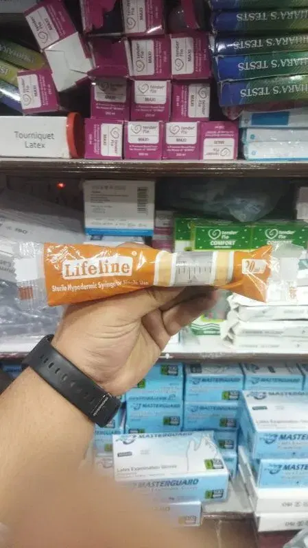 Lifeline 20ml good quality syringe for single use.