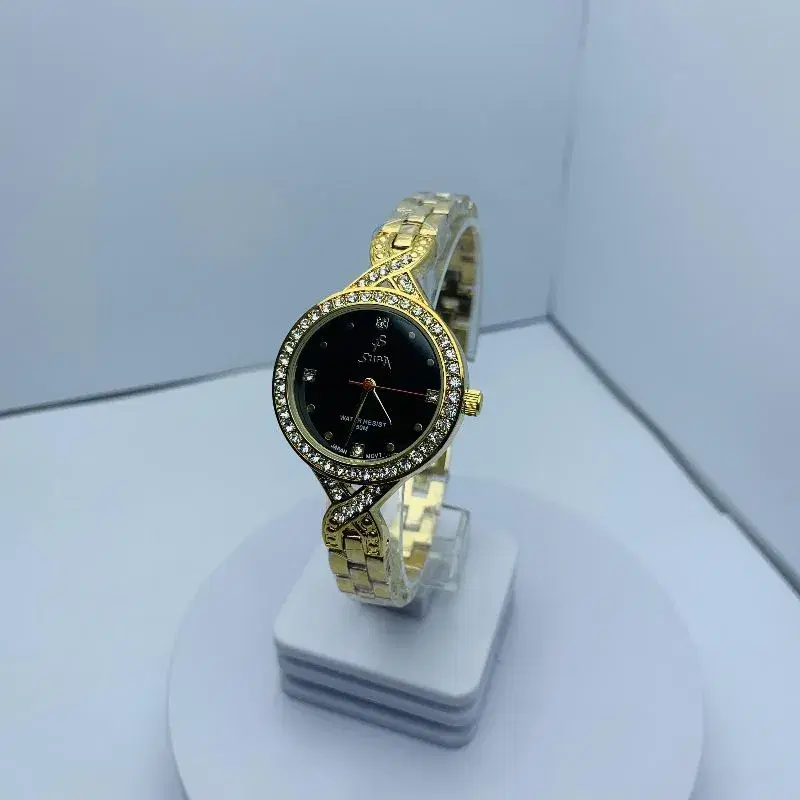 Supa Round Shape Black Dial Fashionable Party Wear Luxury Desigine Watch For Women