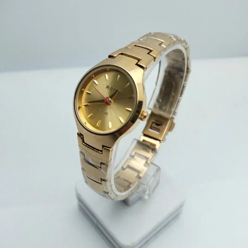 Golden Color Round Shape Quartz Moment Fashionable Watch For Ladies