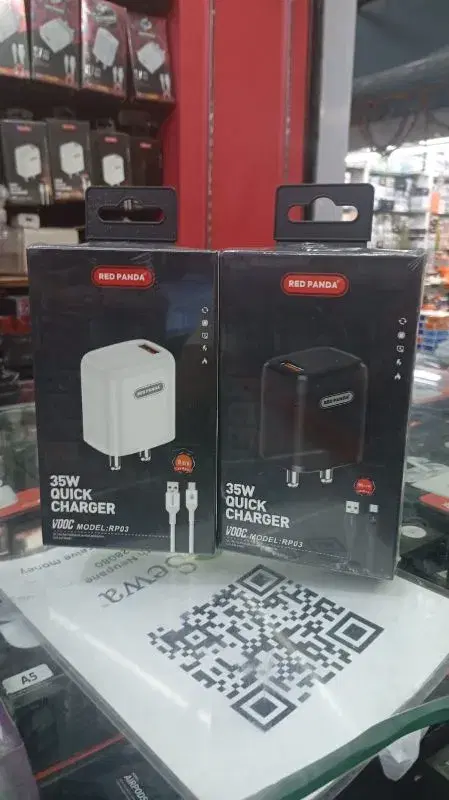 Red Panda RP03 35W Quick Charger and V8 cable.