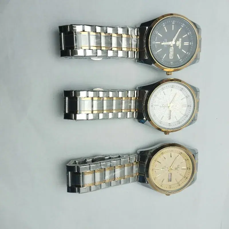 Stylish And Casual Stainless Steel Metraial Date Function Round Shape Tow Tone Colour Premium Watch For Men