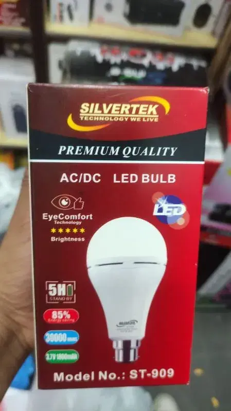 Silvertek ST-909 9W Rechargeable AC/DC Bulb with Battery 1800MAH Battery | 30000-Hour Lifespan.