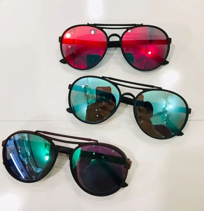 Classic Pilot Polarized Travel Sunglasses.