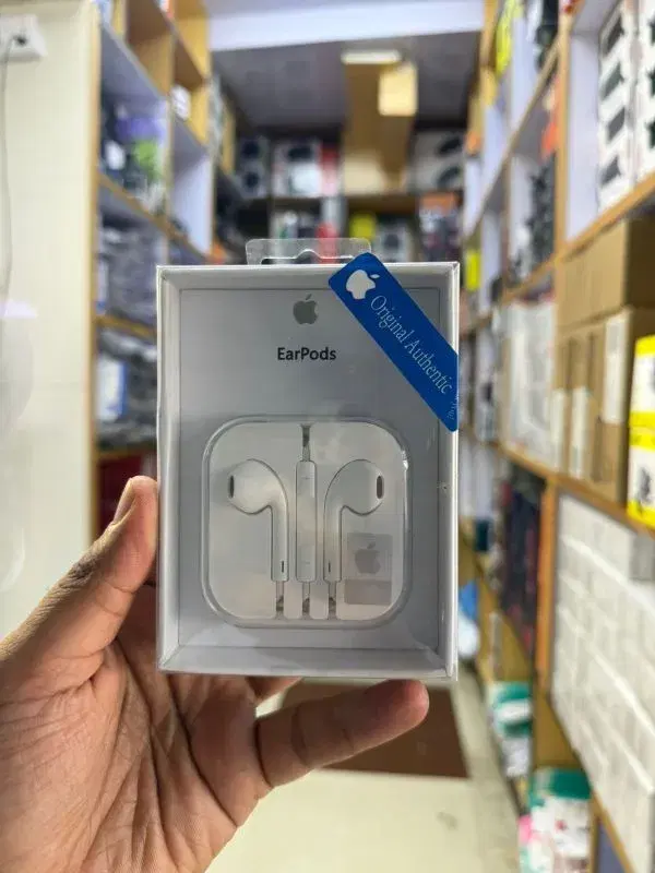 Orginal Good Quality Earphones.