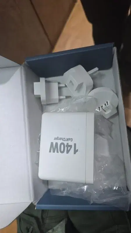 Ad-Mac GaN USB-C + 1A 140W Adapter.