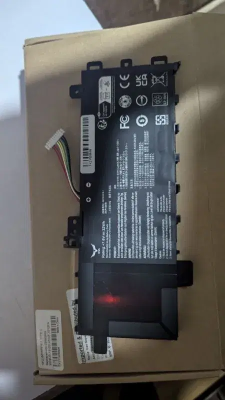 Bat-Asus b31n1818 -1 laptop battery.