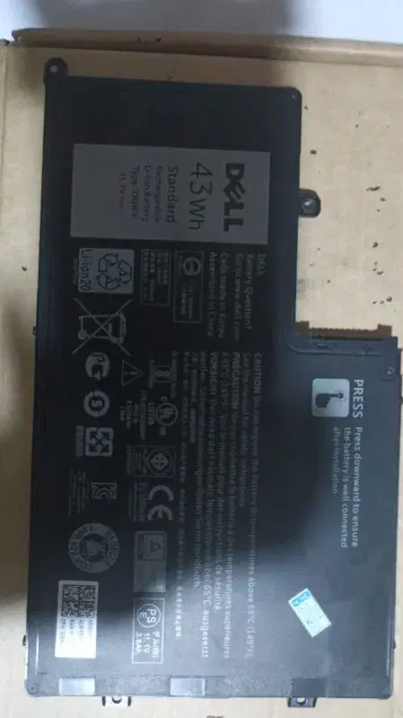 Dell 5547 TRHFF Laptop Battery.