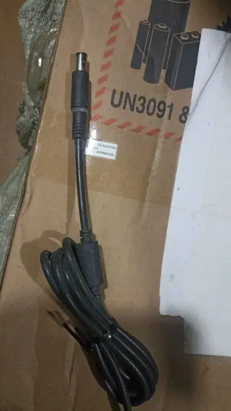 Dell Big Pin With LED DC Cable.