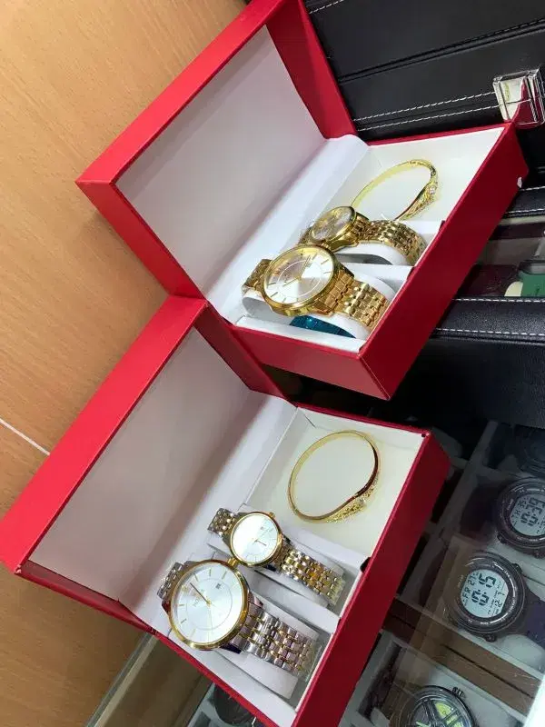 Rolex Premium Quality Round Dial Wrist Watch Set With stylish Bracelet.