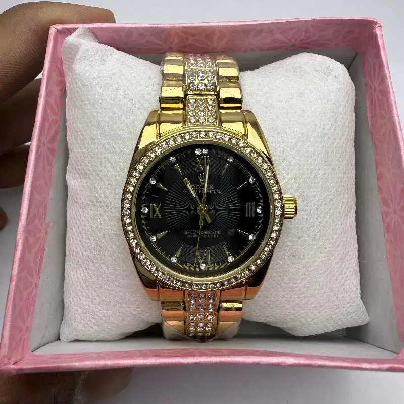 Stainless Steel Round Shape Black Dial Fashionable Waterproof Watch For Women