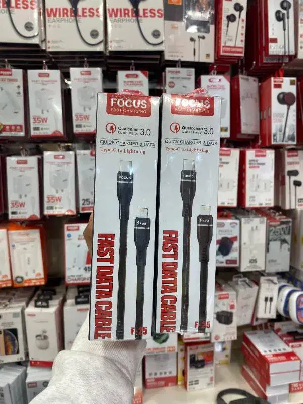 F25 ll Focus Qualcomm Quick Charge 3.0 Data Cable For Type-C To Lightning.