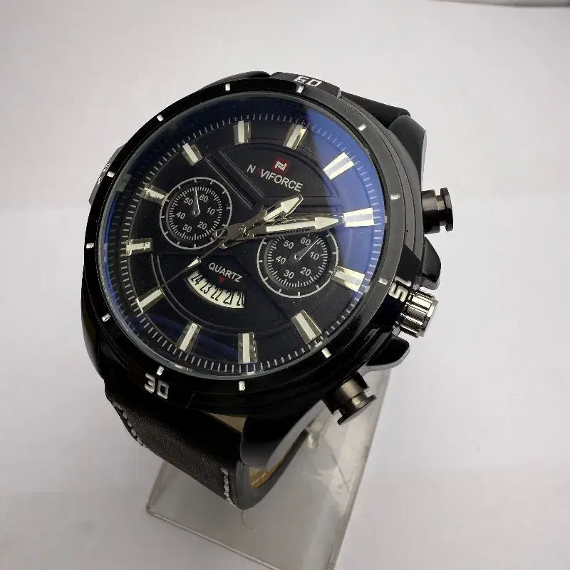 Chronograph Design Leather Strap Round Shape Date Function Waterproof Fashionable Watch For Men