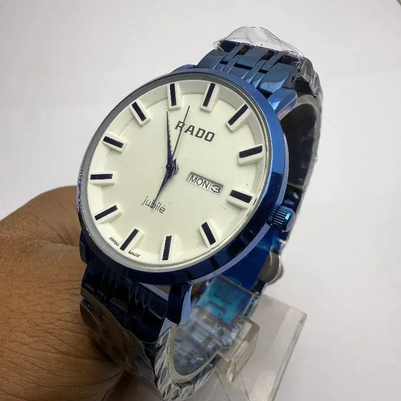 Day And Date Function Multicolor Stylish And Fashionable Round Shape Stainless Steel Waterproof Quartz Watch For Men