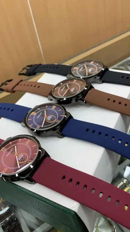 Smart Quartz Analog wrist watches with round dials and rubber straps.