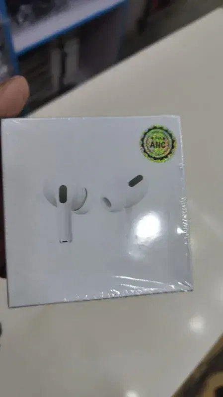 Earbud Pro Type C Cheap Earbuds White/Black Available / No warranty