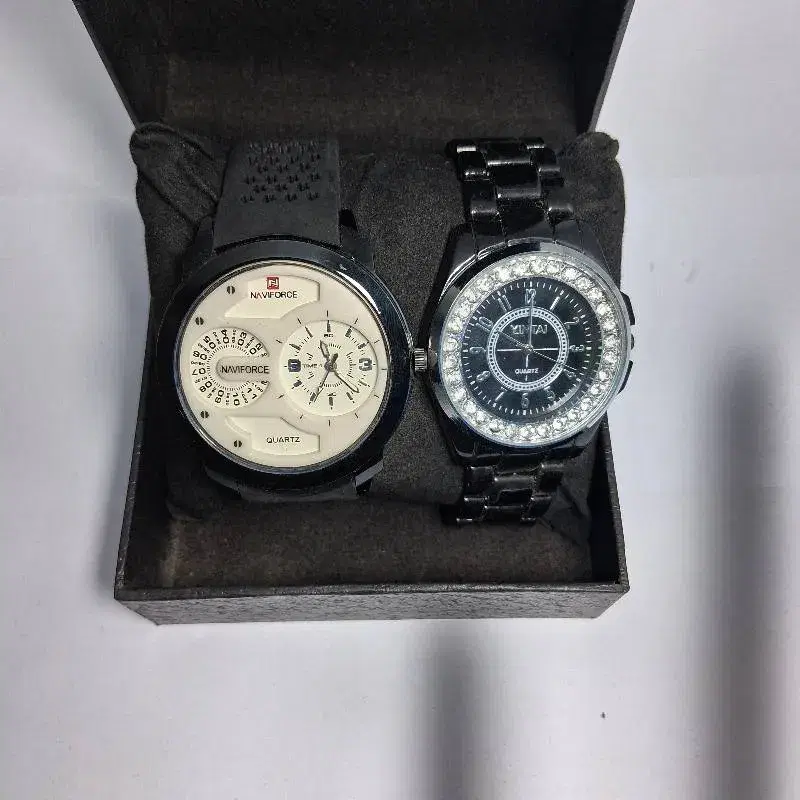 2 Piece Combo Pack || Fashionable And Stylish Round Shape Watch For Couple