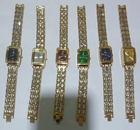 Vintage-Style Women's Quartz Wrist Watches With Square Faced Dial.