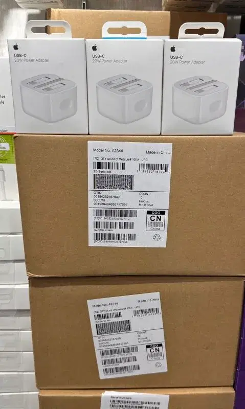 USB-C 20W power adapter