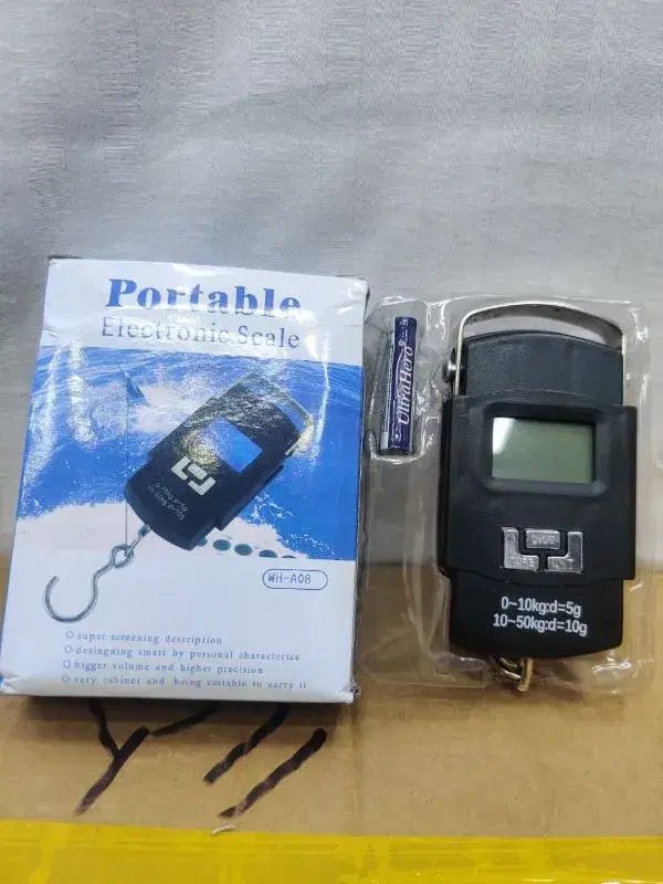 WH-A08 portable electronic scale a compact digital hanging scale used for weighing various items.