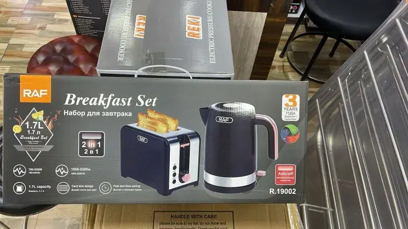 RAF R.19002 2-in-1 breakfast set, which includes an electric kettle and a toaster.