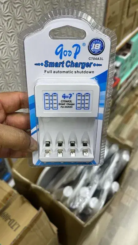 Goop C704A3L Smart Charger for AA/AAA Ni-MH/Ni-Cd rechargeable batteries.