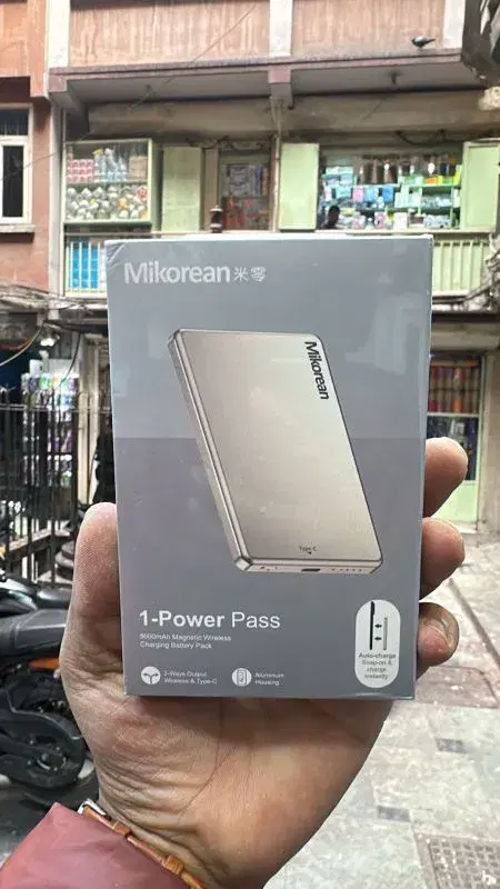 Mikorean 1-Power Pass 5000mAh Magnetic Wireless Charging Battery Pack.