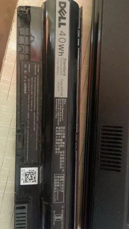 Dell laptop battery, specifically the M5Y1K model.