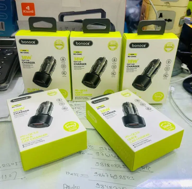 a bonoce 38W Fast Car Charger