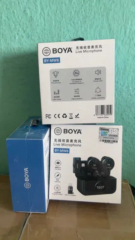 Boya BY-MW6 wireless microphone system.