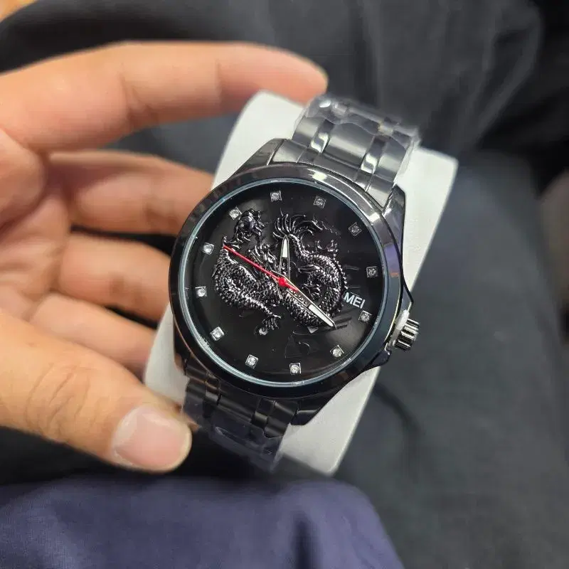 Skmei Dragon Quartz luxury watch.