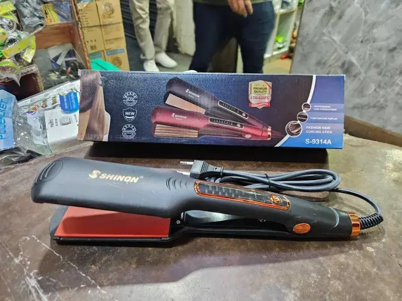 Professional Hair Straightener, Ceramic Plates, Multiple Temperature Settings 170-220°C, Black and Gold.