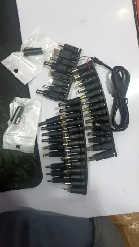 universal DC power adapter plug set for laptops and electronic devices