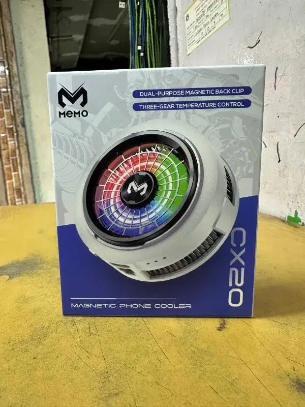 Memo CX20 magnetic phone cooler featuring RGB lighting