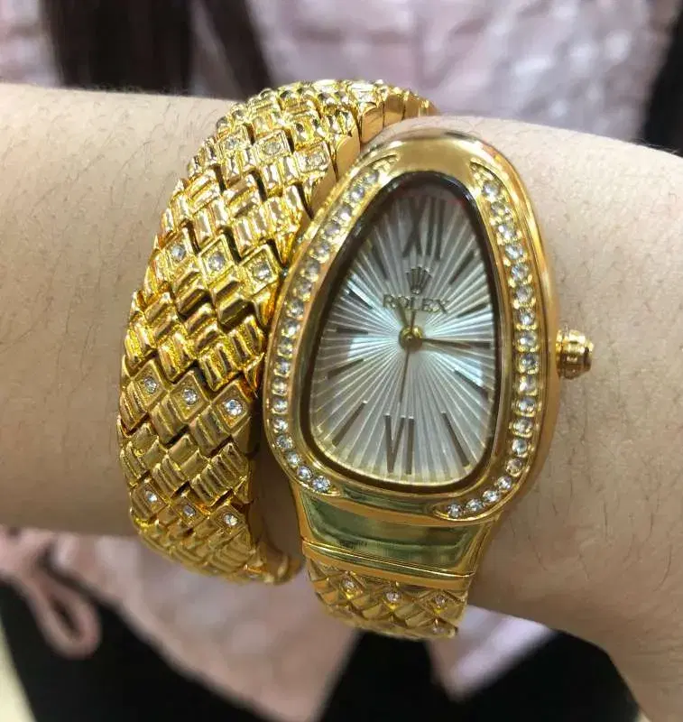 watch ladies fashion bracelet watch creative quartz watch personality bracelet watch