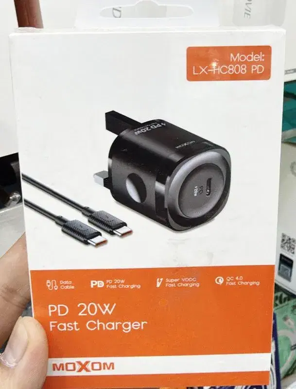 Moxom LX-HC808 PD fast charger supports 20W Power Delivery and includes a Type-C cable.