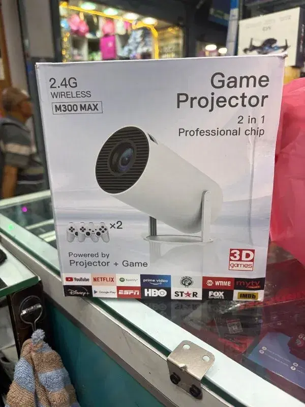M300 Max game projector features 2.4G wireless connectivity and supports 4K video resolution.