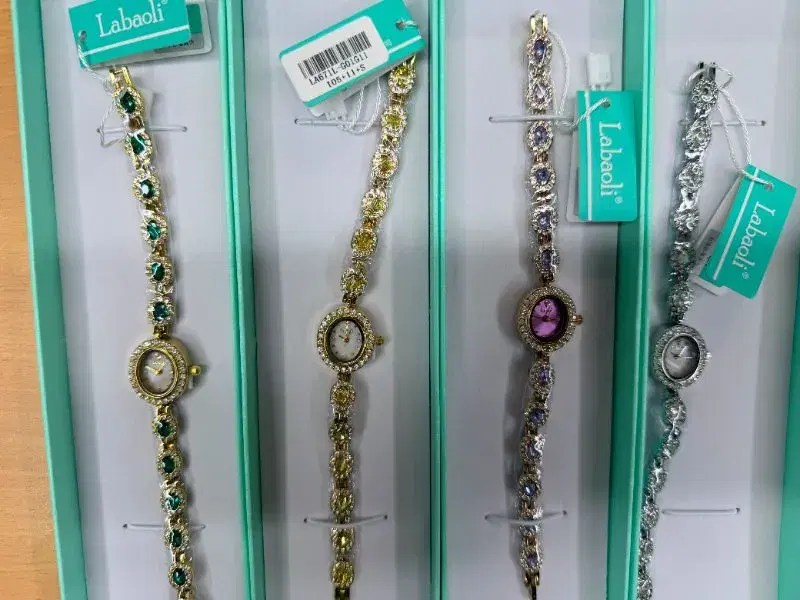 Minimalist Vintage Style Women's Watch