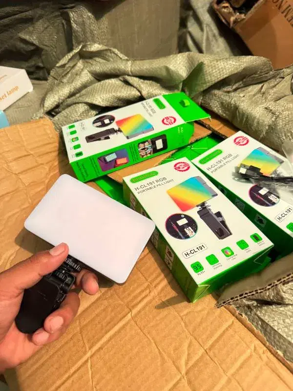 n H-CL191 RGB Portable Fill Light, featuring adjustable RGB colors and a compact design for vlogging and photography.