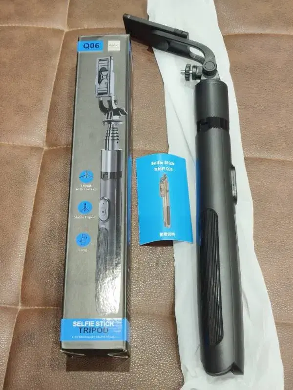 Q06 Selfie Stick Phone Tripod Bluetooth Remote ...